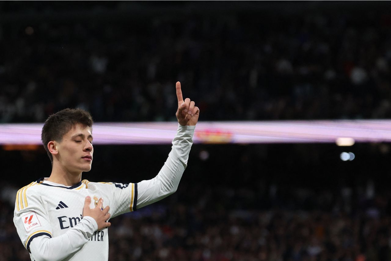 Turco comemorando primeiro gol pelo Real Madrid