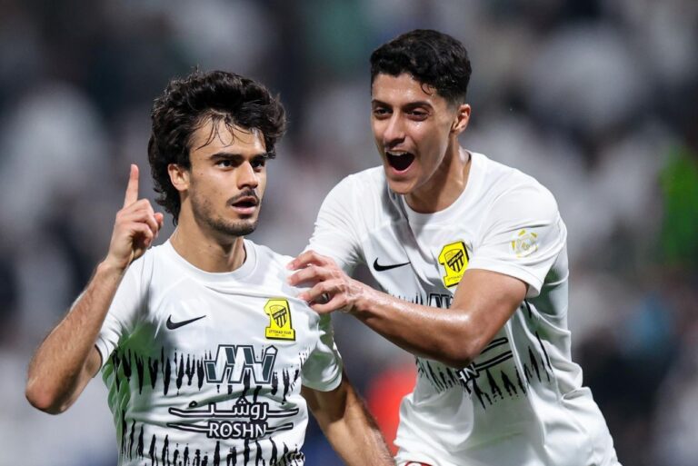 <p>Jota comemora gol pelo Al-Ittihad. Foto: Reprodução/Al-Ittihad</p>
