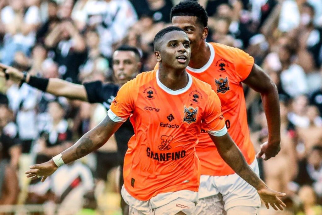 Bill comemora gol contra o Vasco