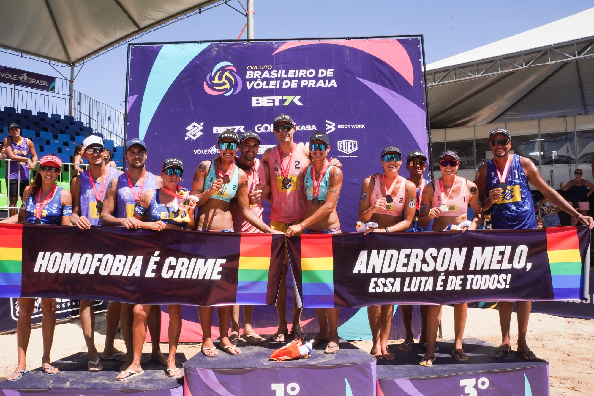 Pódio feminino e masculino - 2º etapa do Circuito Brasileiro de Vôlei de Praia