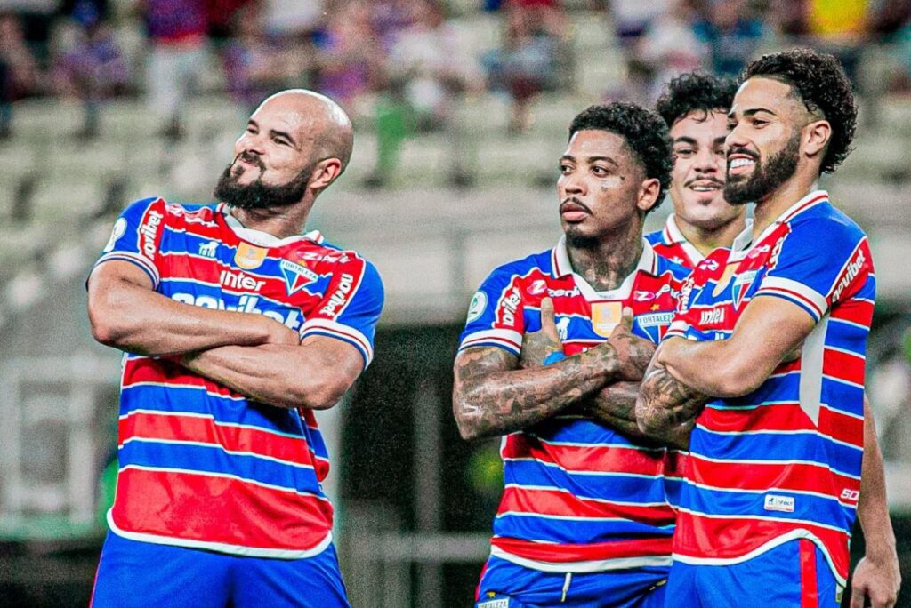 Jogadores do Fortaleza comemoram classificação