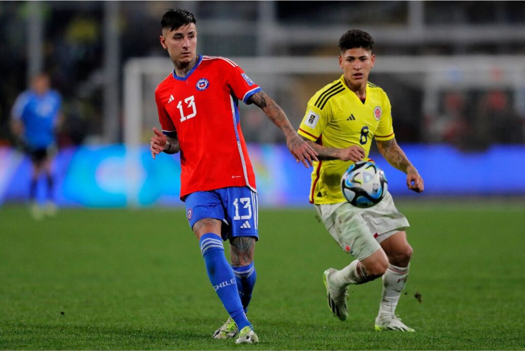 Volante do Flamengo em campo pelo Chile