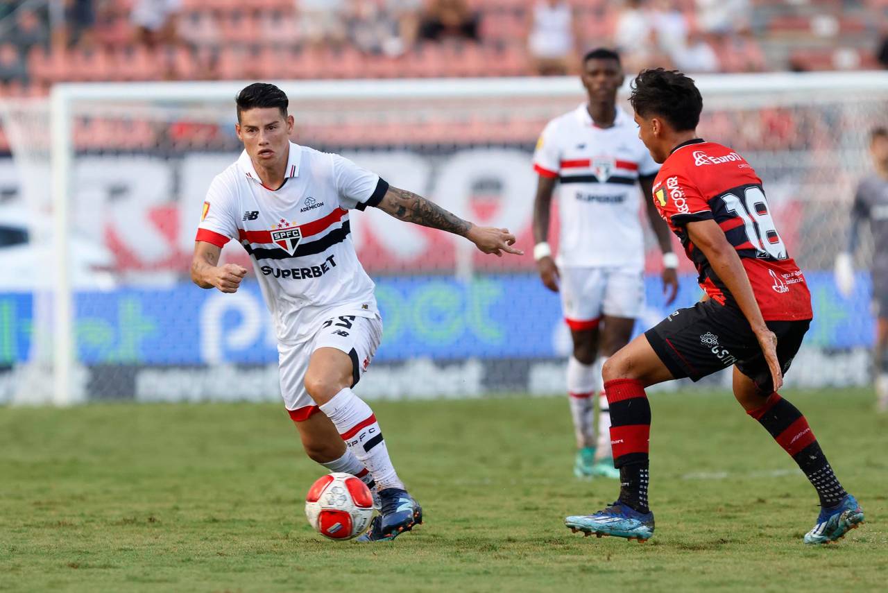 A ausência de James Rodríguez nas penalidades virou assunto após o jogo. Foto: Rubens Chiri/Saopaulofc.net