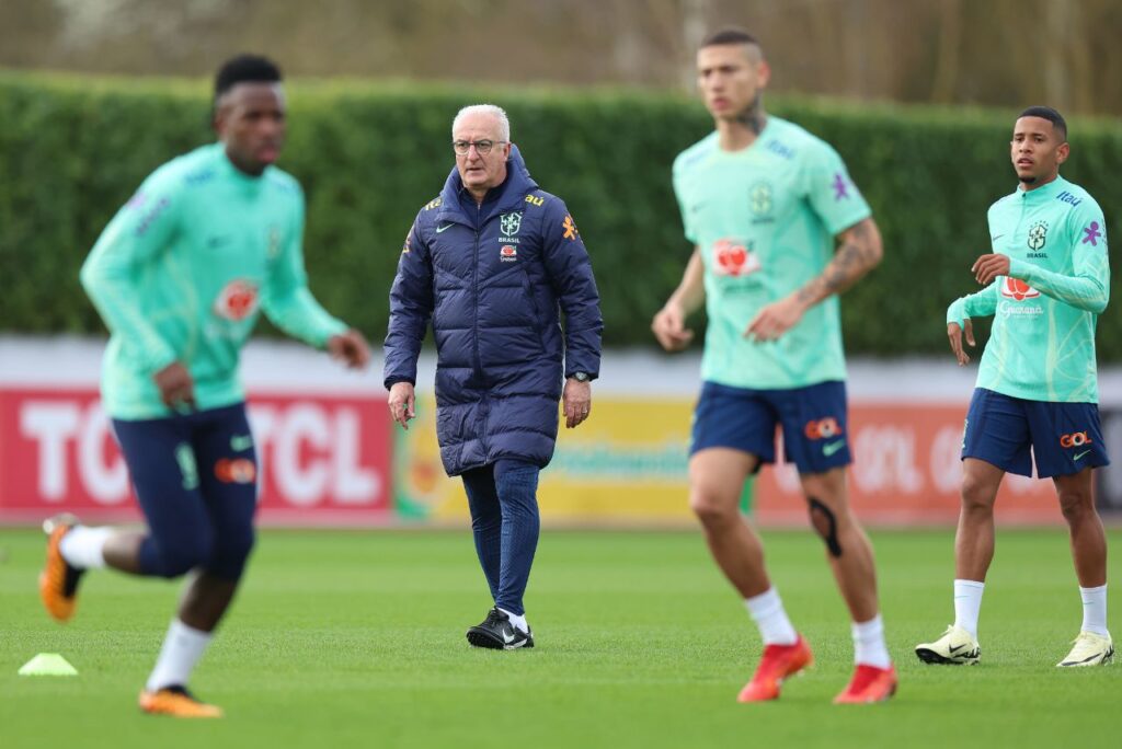 Dorival Jr. comandou atividade no CT do Arsenal