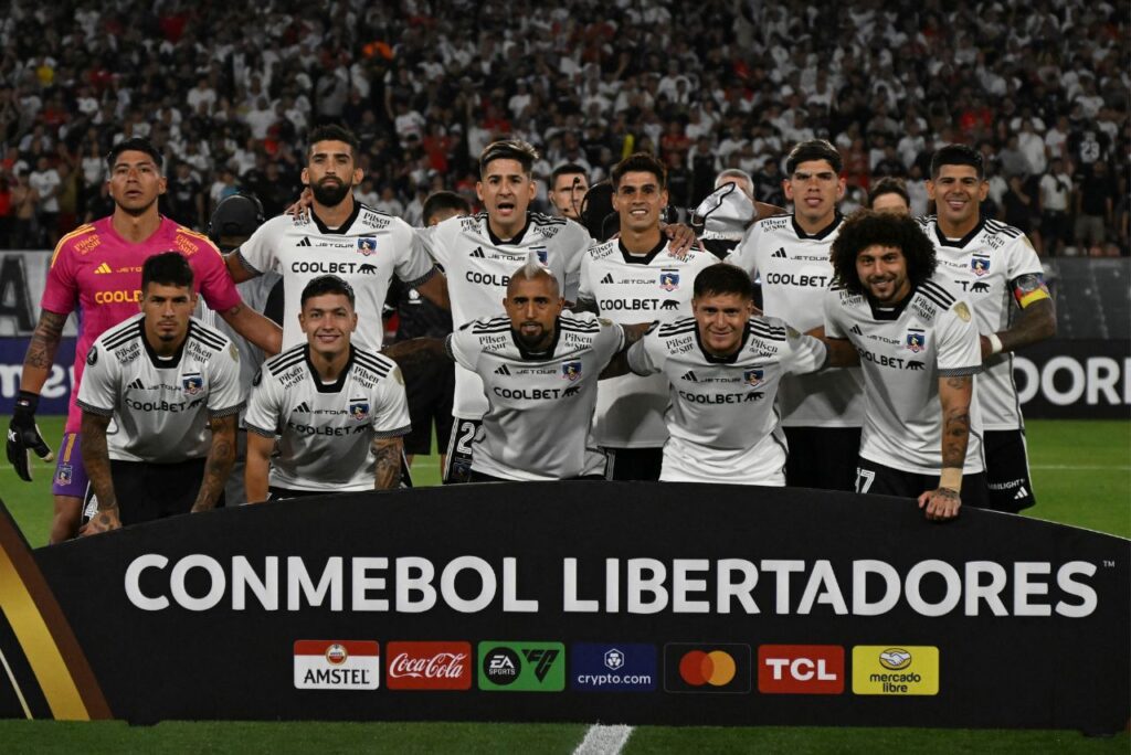 Colo-Colo na Pré-Libertadores de 2024, antes de confronto contra o Sportivo Trinidense (Foto: Rodrigo Arangua/AFP)