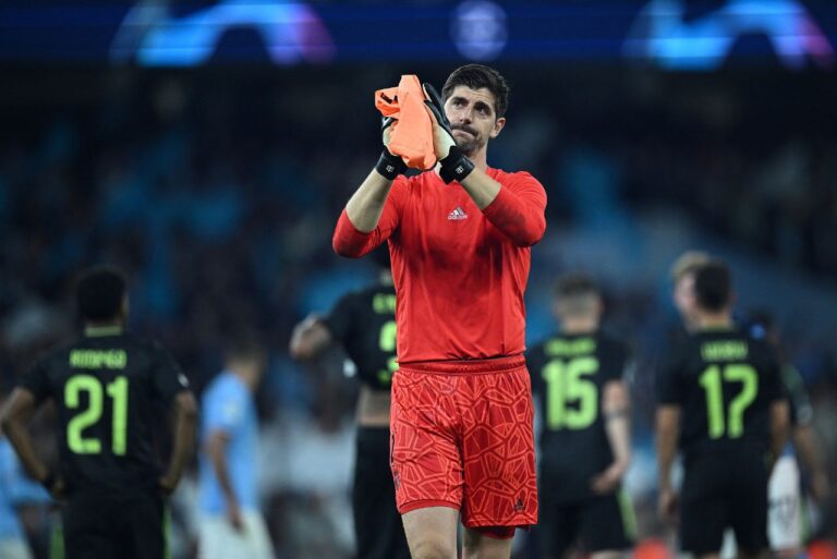 <p>Courtois sofreu nova lesão no joelho durante os treinos no Real Madrid (Foto: Paul Ellis/AFP)</p>
