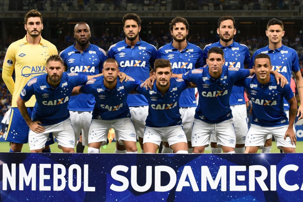 Cruzeiro participou da Sul-Americana pela última vez em 2017 (Foto: Douglas Magno/AFP)