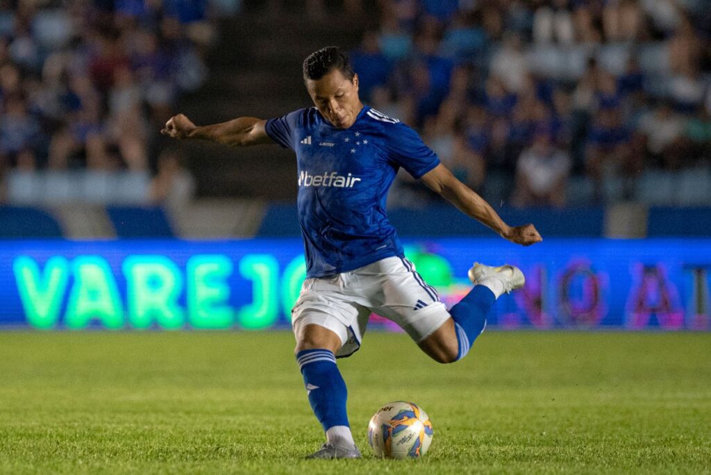 Marlon foi sondado por outros clubes antes de renovar com o Cruzeiro (Foto: Staff Images/CEC)