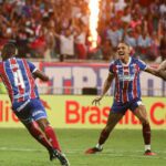 Jogadores do Bahia comemoram triunfo no clássico