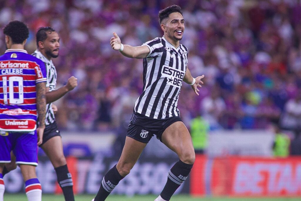Raí Ramos comemora gol do Ceará