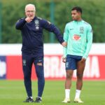 Dorival Júnior e Rodrygo em treino da Seleção