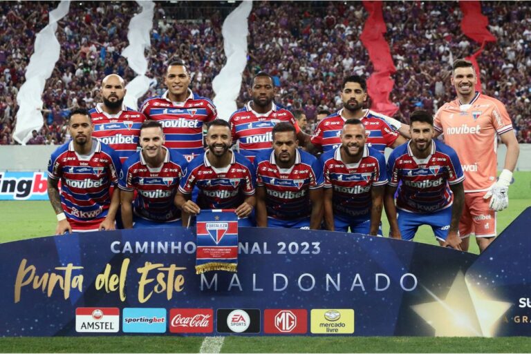 <p>Elenco do Fortaleza vice-campeão da Sul-Americana. Foto: JL Rosa / AFP</p>
