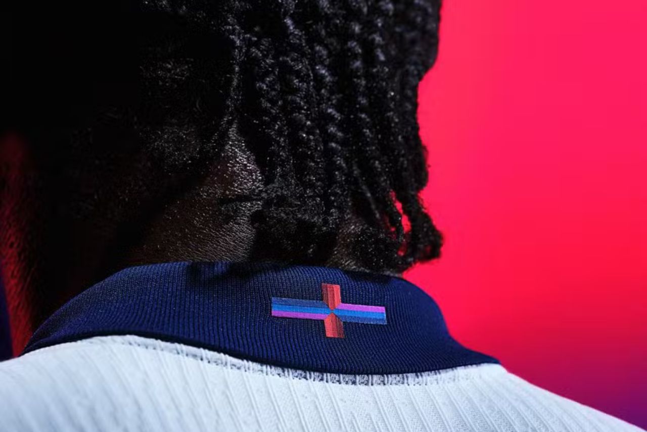 Detalhe em novo uniforme da Inglaterra causou discussão (Foto: Nike/Divulgação)