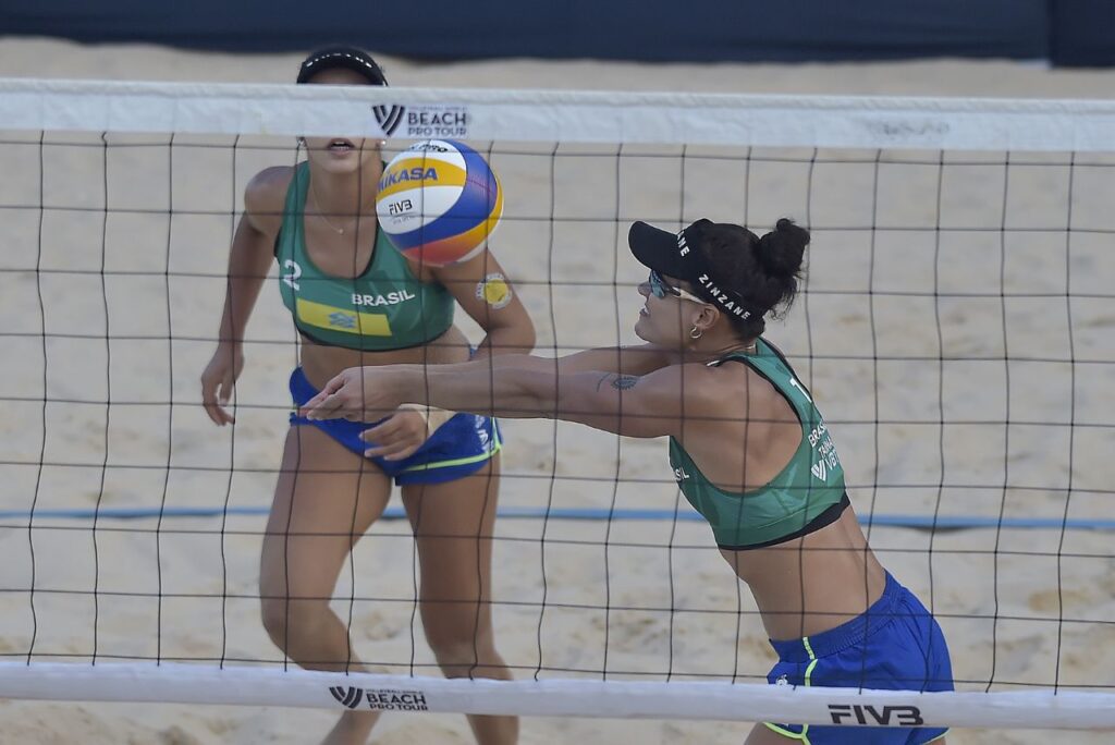 Tainá e Victoria em jogo do Challenge do Recife do Circuito Brasileiro de Vôlei de Praia