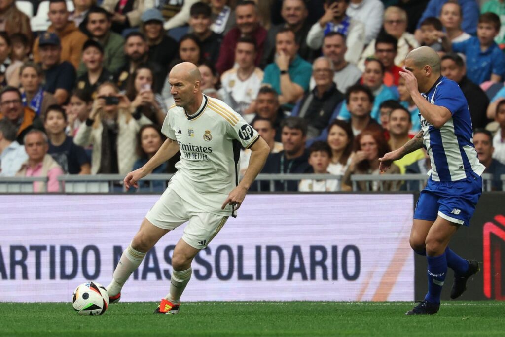 Zidane marcou presença no encontro de lendas de Real Madrid e Porto (Foto: Pierre-Phillipe Marcou/AFP)