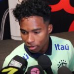 Endrick em entrevista após o amistoso entre Inglaterra e Brasil (Foto: OneFootball/Reprodução)