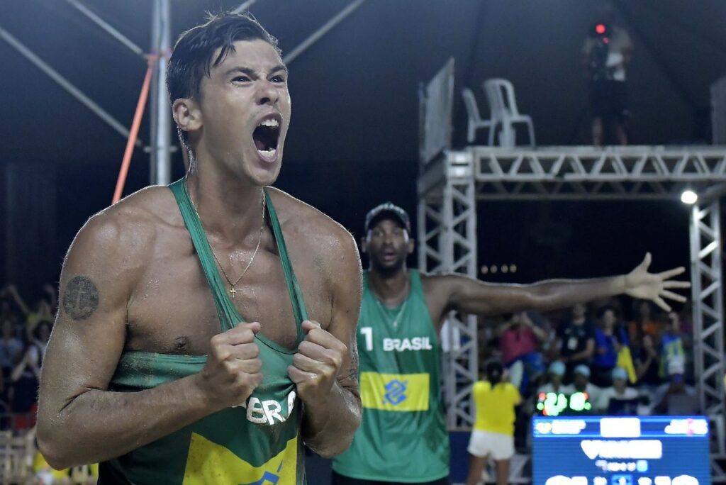 Arthur e Evandro comemoram título do Challenge do Recife do Circuito Mundial de Vôlei de Praia