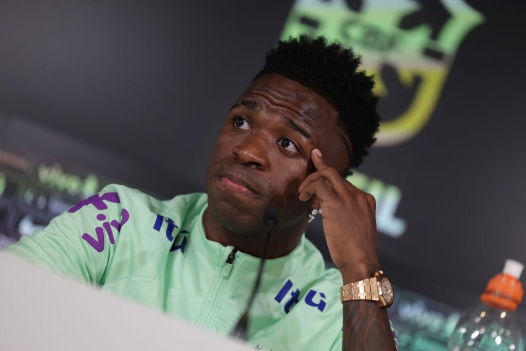 Vinícius Júnior em coletiva na capital da Espanha