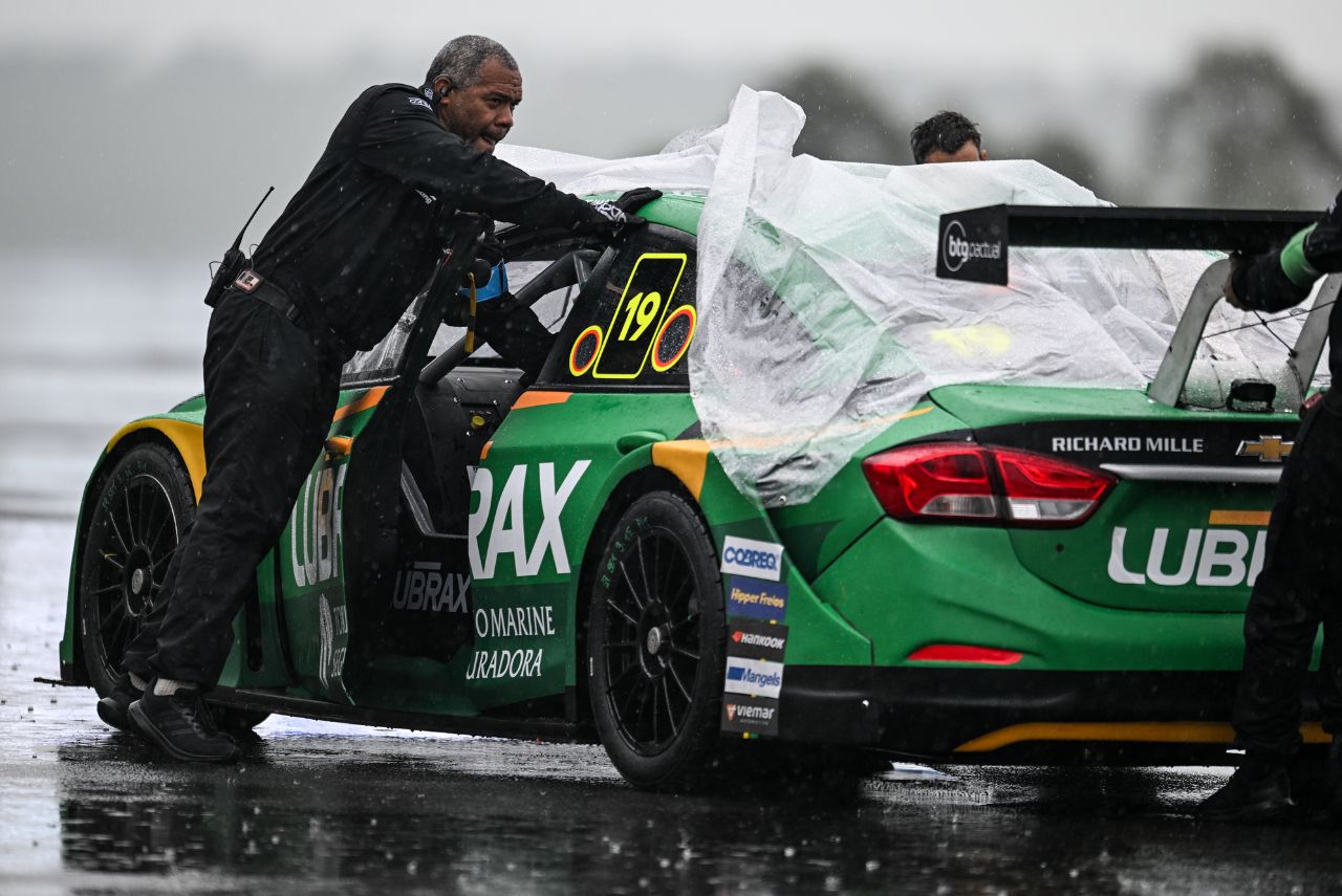 Carro de Felipe Massa recolhido na etapa de Velocitta da Stock Car 2024