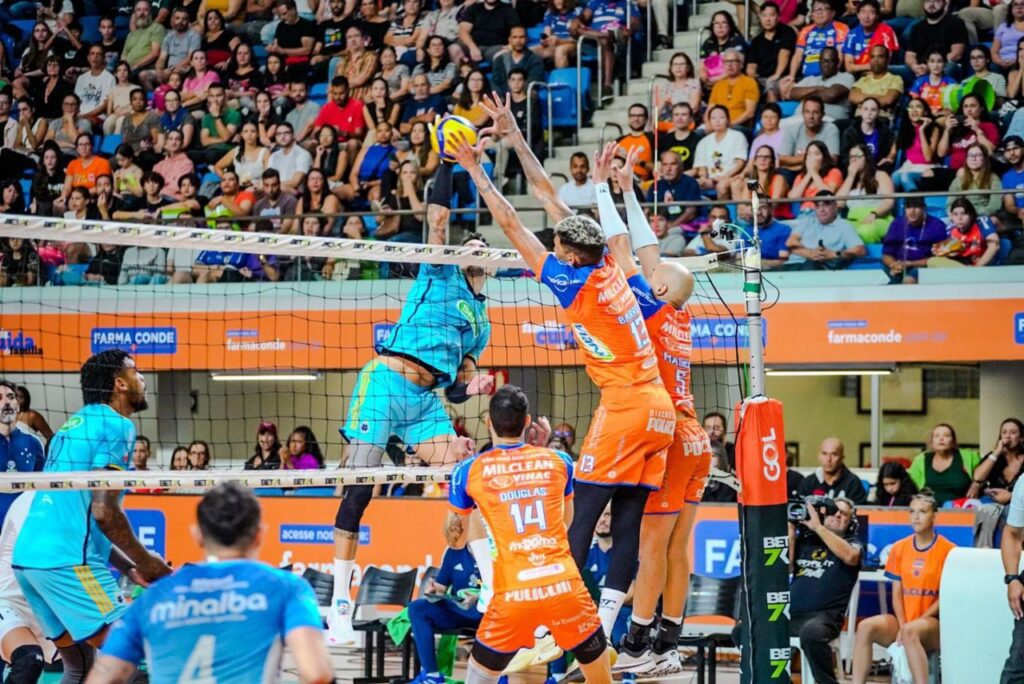 Lance do jogo Sada Cruzeiro x Farma Conde São José na Superliga Masculina 2023/24