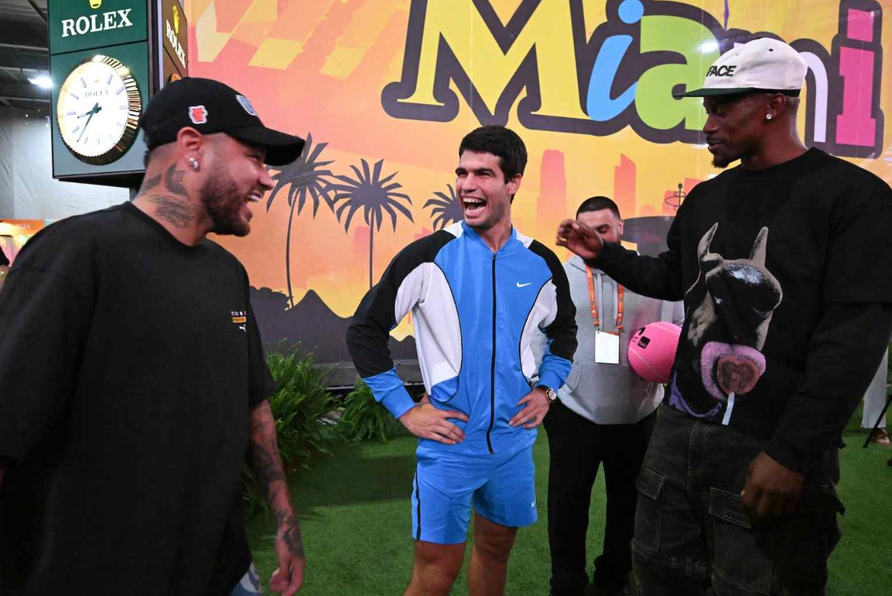 Neymar, Alcaraz e Butler após partida