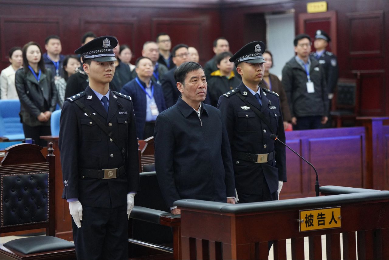 Chen Xuyuan em julgamento na China