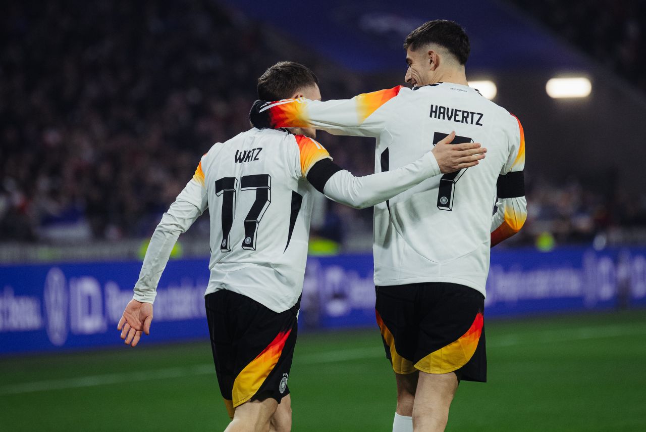 Wirtz e Havertz comemorando gol da Seleção da Alemanha contra a França