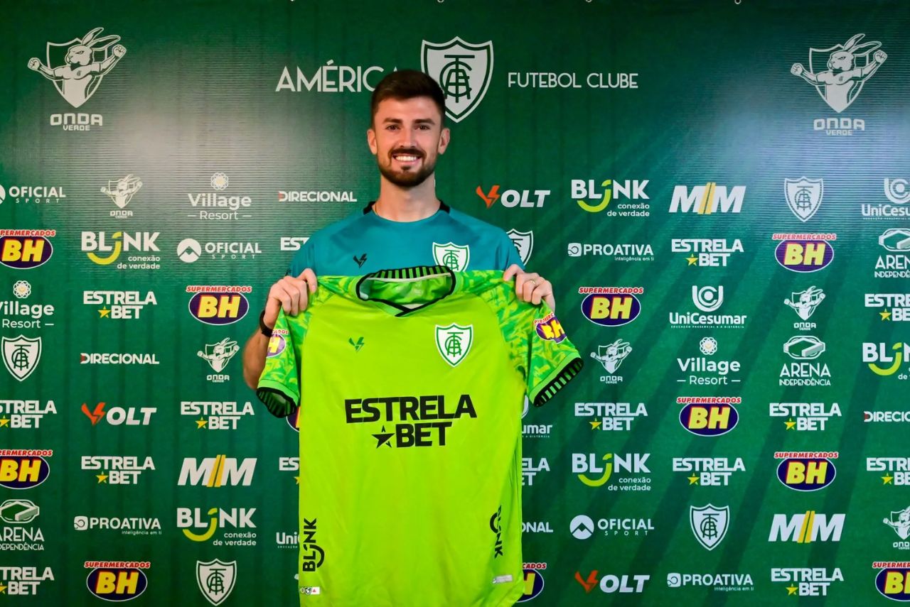 Goleiro Elias em apresentação no América-MG