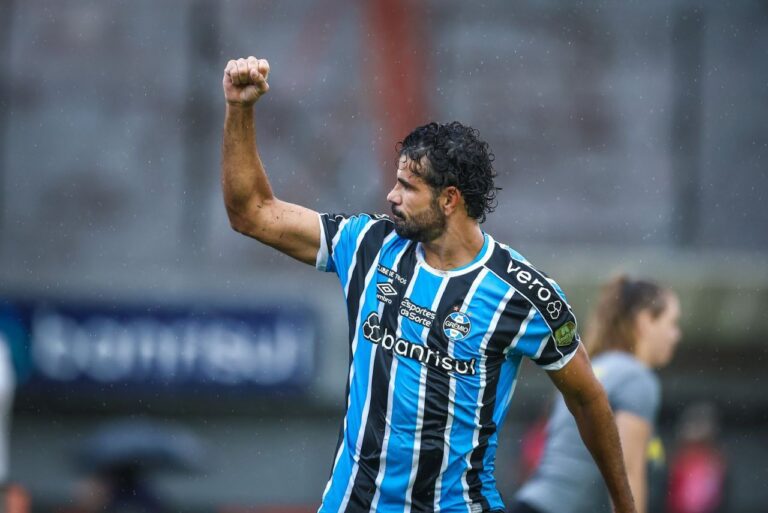 <p>Diego Costa marcou dois gols na vitória gremista sobre o Caxias (Foto: Lucas Uebel/Grêmio)</p>
