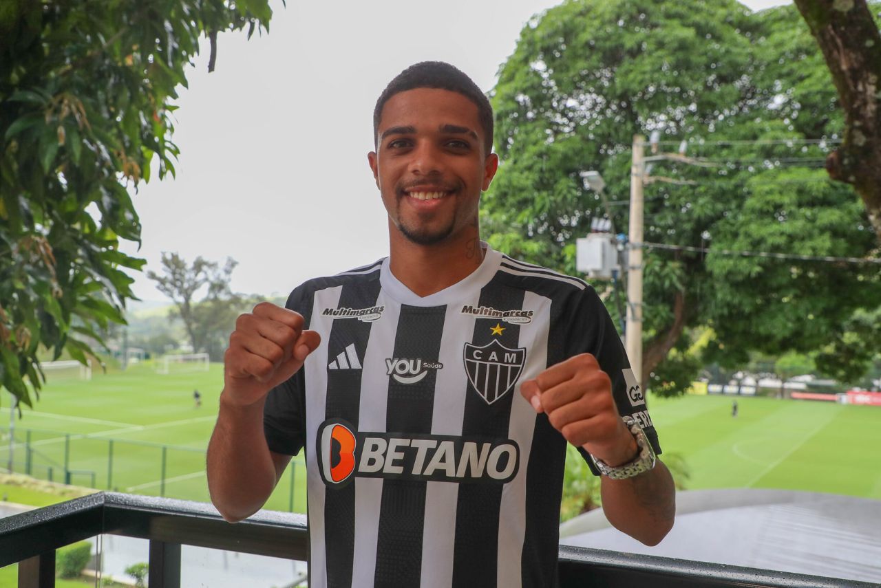 Robert com a camisa do Atlético-MG