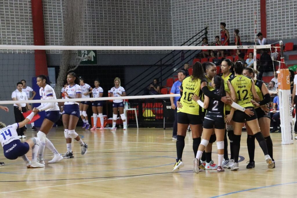 Lance do jogo Mackenzie x Recife Vôlei na Superliga B 2024