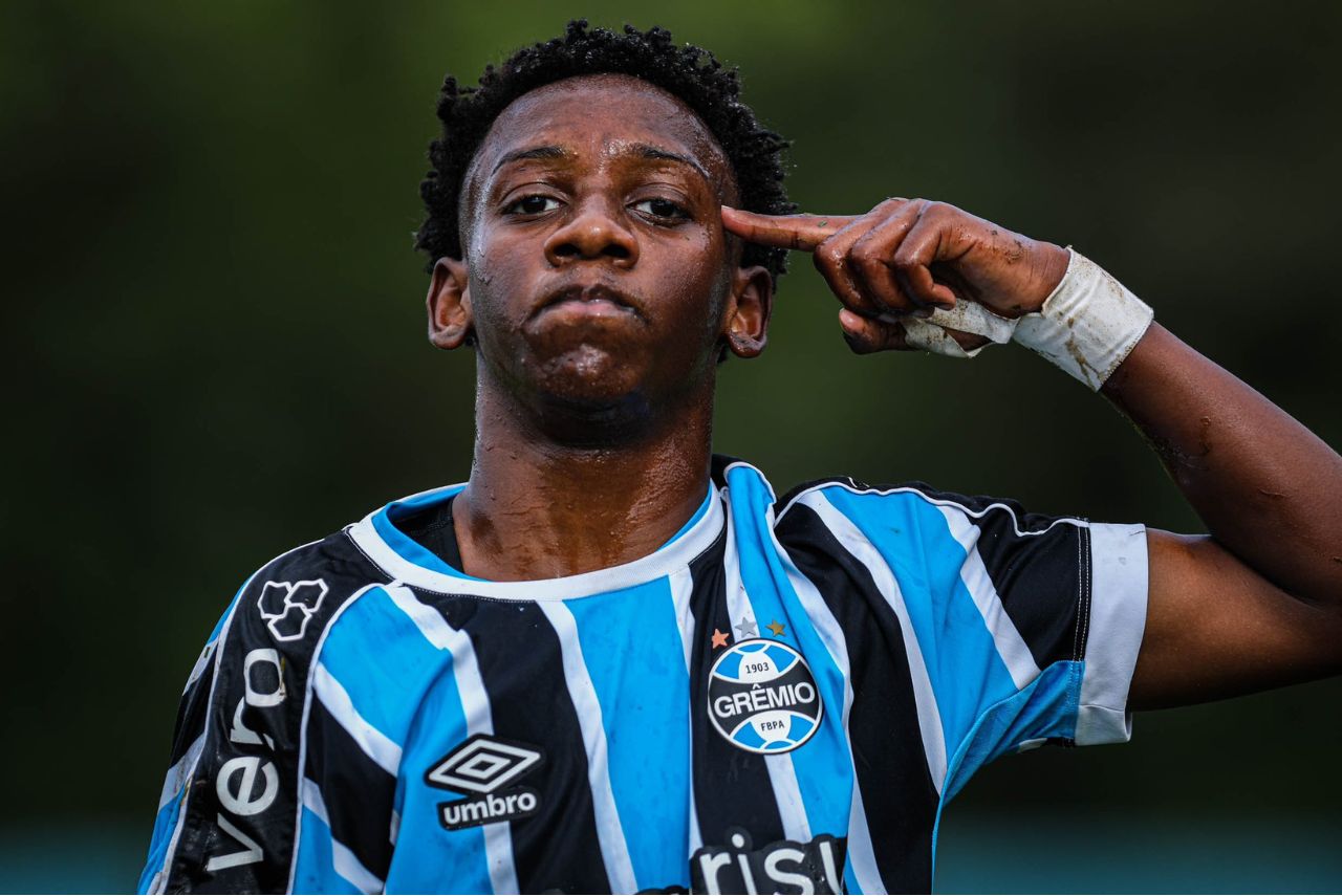 Gabriel Mec, da base do Grêmio, já atraiu atenção do futebol europeu (Foto: Renan Jardim/GFBPA)