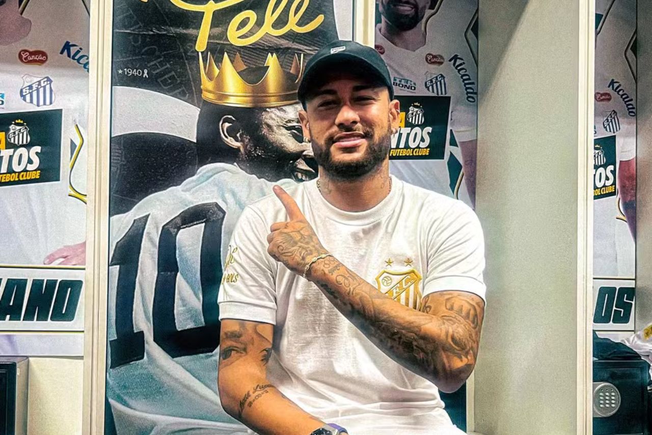 Neymar nos vestiários da Vila Belmiro (Foto: Divulgação)