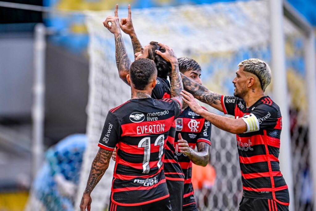 Pedro comemora gol pelo Flamengo