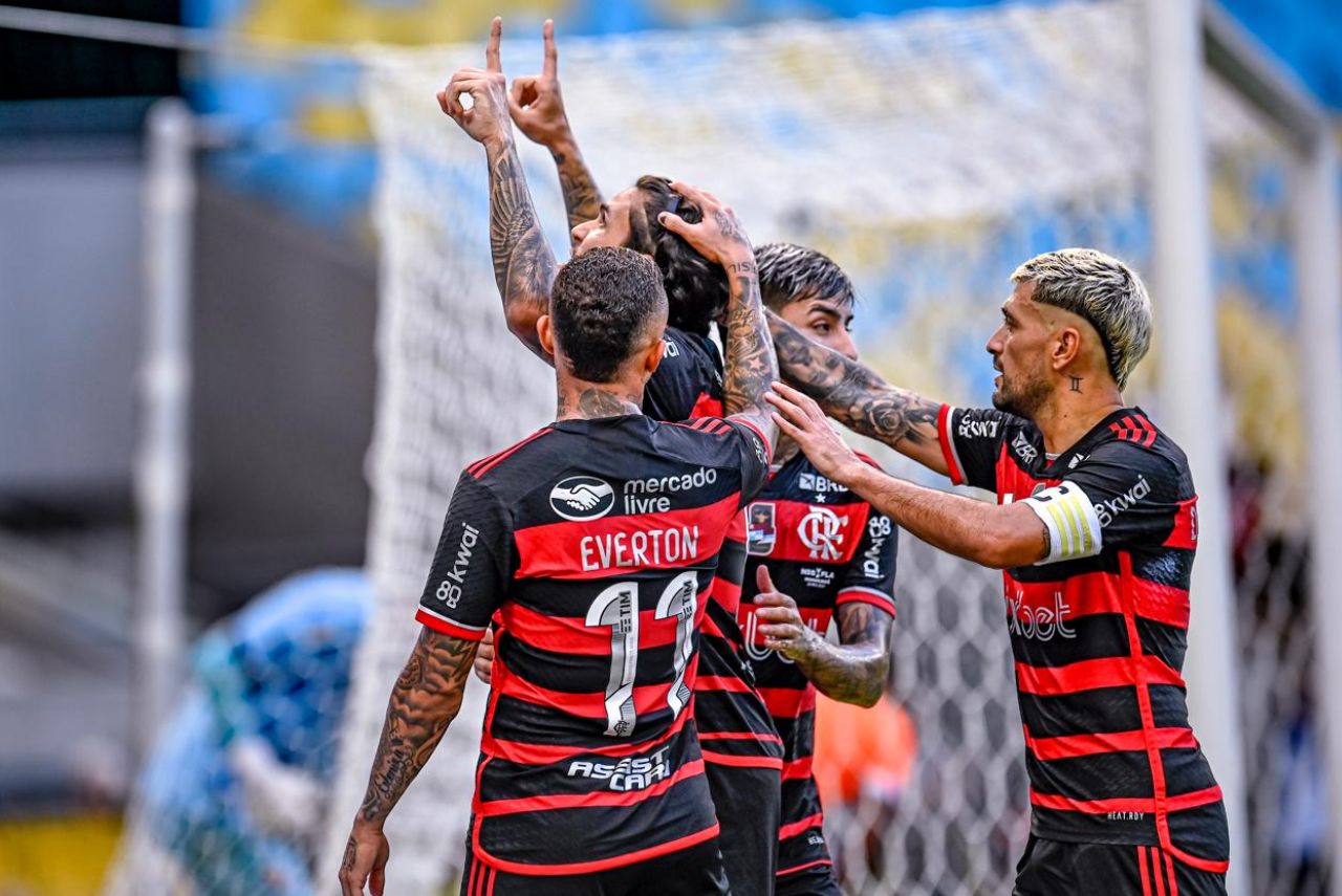 Pedro comemora gol pelo Flamengo