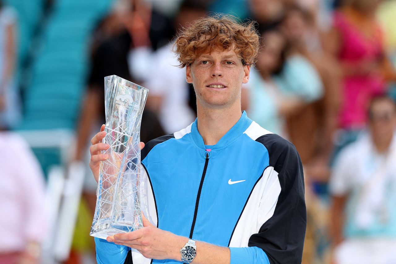 Jannik Sinner comemora título em Miami