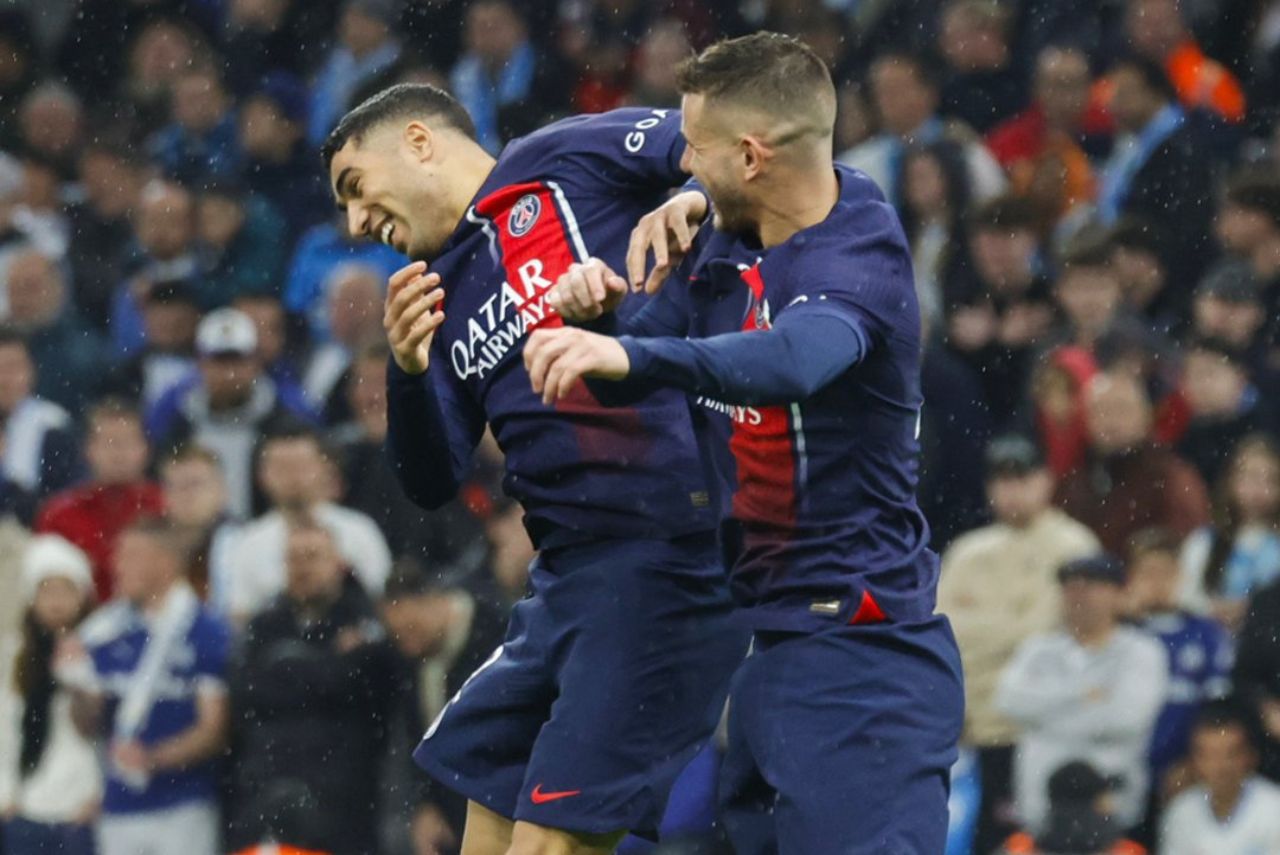Jogadores do PSG comemorando vitória sobre o Olympique de Marselha em 2024
