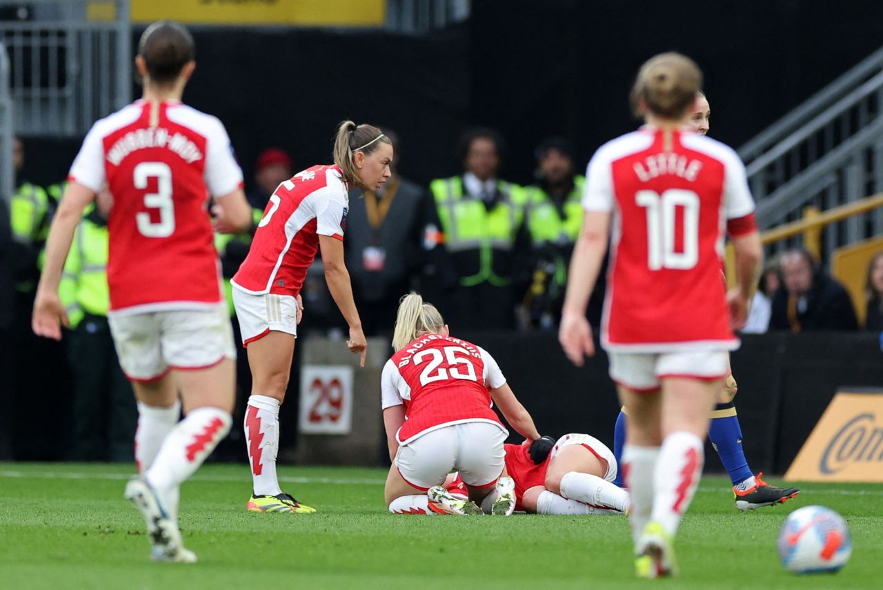 Frida Maanum, do Arsenal, desmaiou em campo durante jogo contra o Chelsea (Foto: Adrian Dennis/AFP)