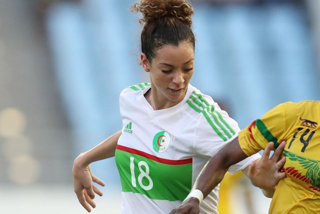 Imane Chebel, novo reforço do Flamengo, atuando pela Seleção Argelina Feminina (Foto: Reprodução)