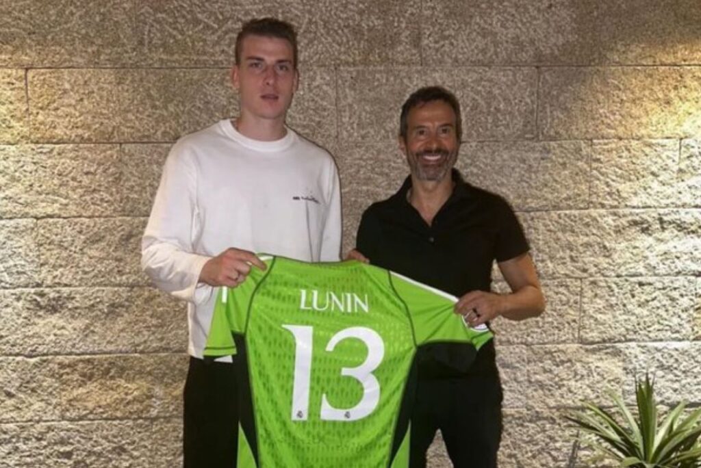 Goleiro do Real ao lado de Jorge Mendes