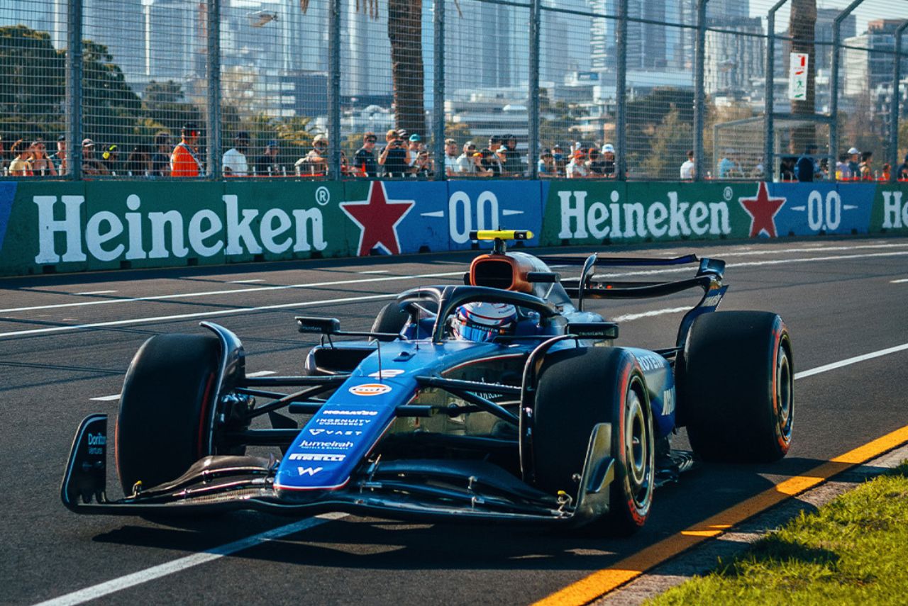 Carro da Williams de Alex Albon no GP da Austrália de Fórmula 1 2024