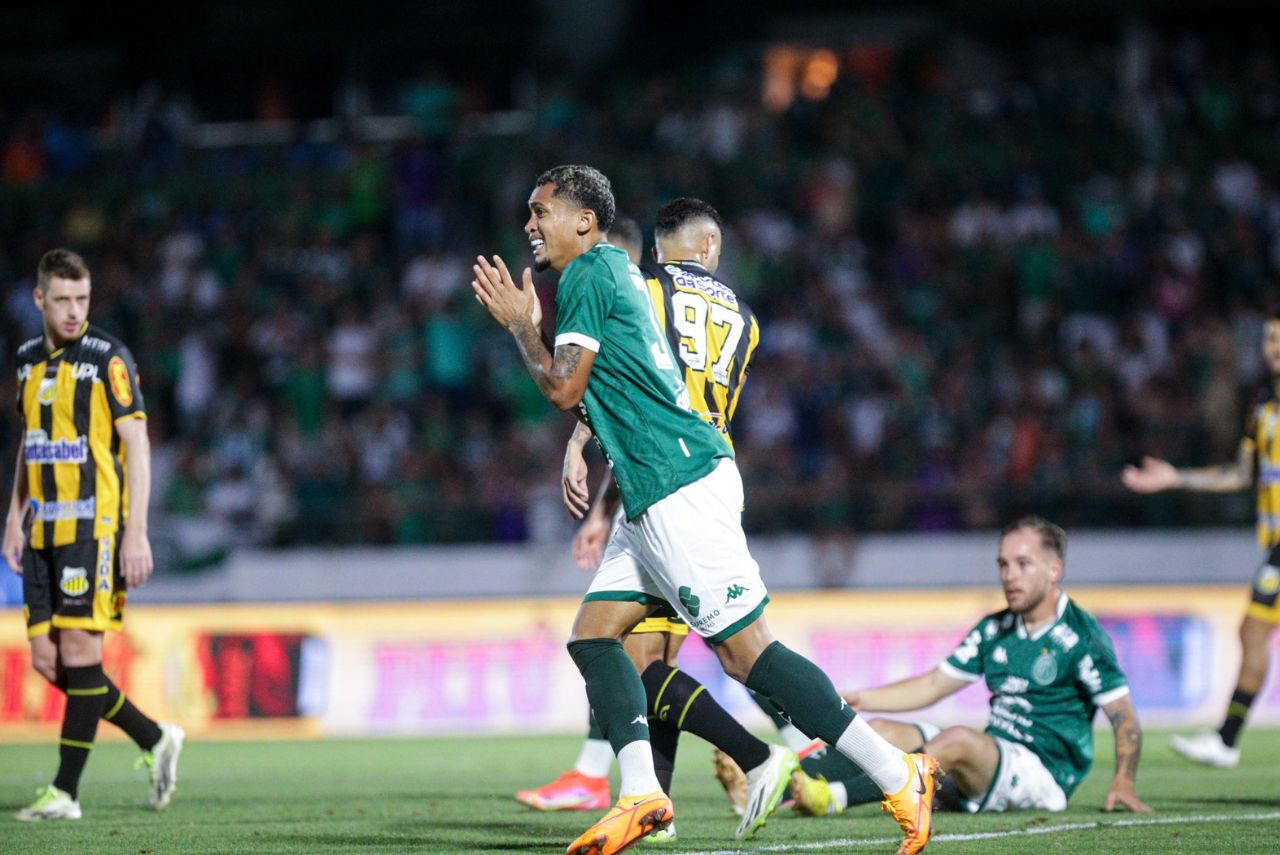 Zagueiro Walber, reforço do Ituano, em jogo do Guarani na Série B 2023