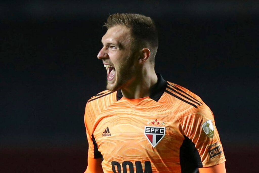 Lucas Perri atuando pelo São Paulo na Libertadores de 2021 (Foto: Alexandre Schneider/Pool/AFP)