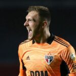Lucas Perri atuando pelo São Paulo na Libertadores de 2021 (Foto: Alexandre Schneider/Pool/AFP)