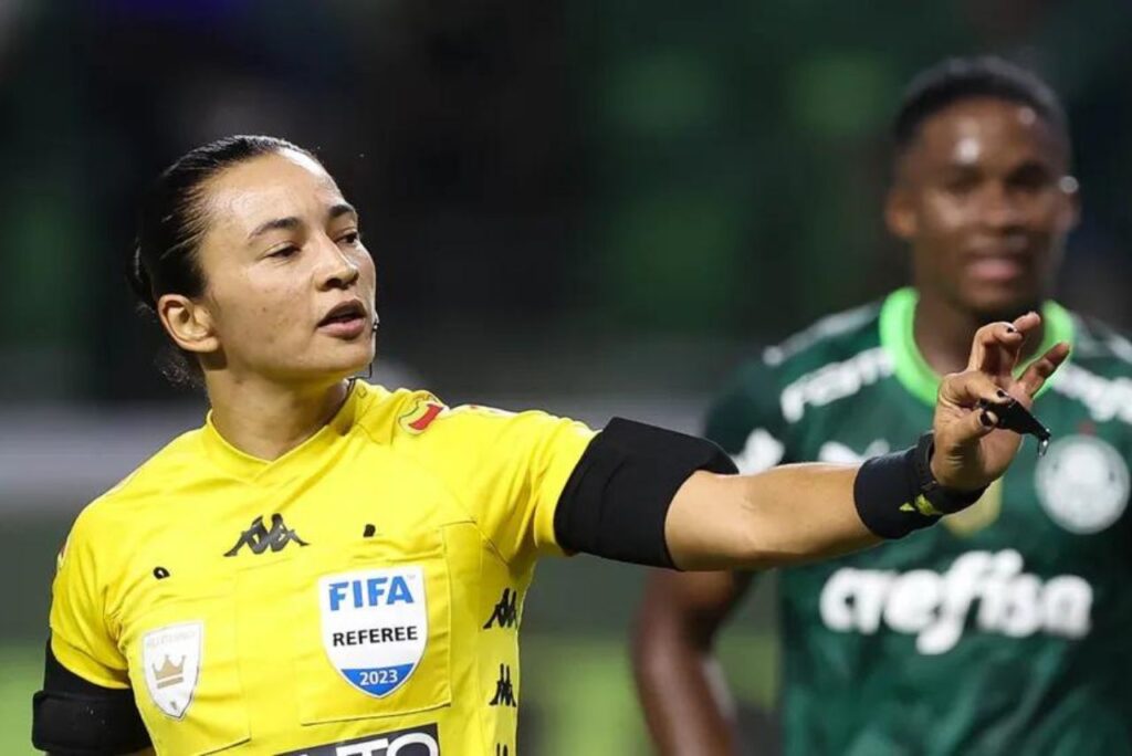 Edina Alves é um dos nomes da arbitragem brasileira em Paris 2024 (Foto: Cesar Greco/SEP)