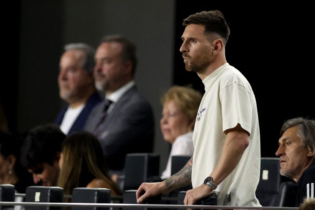 Messi assistiu ao jogo das tribunas em Miami