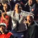 Torcedora racista do San Lorenzo durante partida contra o Palmeiras