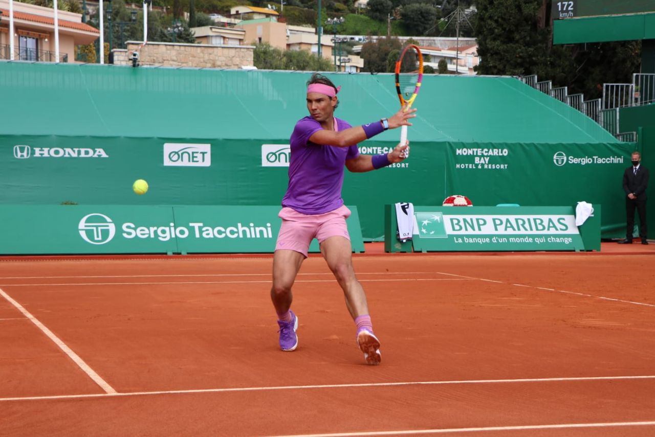Tenista Rafael Nadal em jogo do Masters 1000 de Monte Carlo 2021