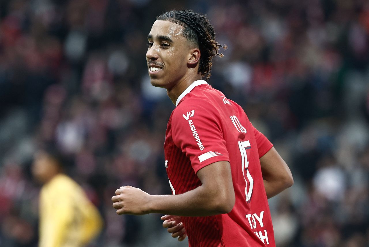 Leny Yoro vem se destacando pelo Lille (Foto: Sameer Al-Adoumy/AFP)