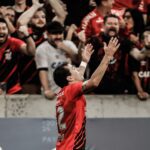 Pablo comemora o primeiro gol do Athletico-PR